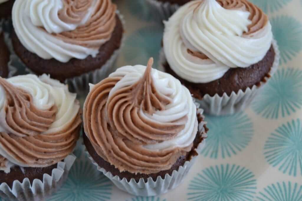 Chocolate-Vanilla-Swirl-Cupcakes (1)