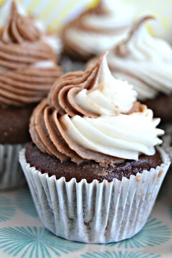 Chocolate-Vanilla-Swirl-Cupcakes (4)