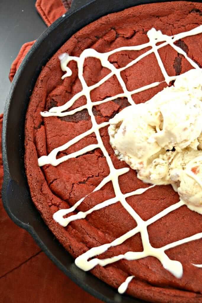 red-velvet-skillet-cookie-dessert