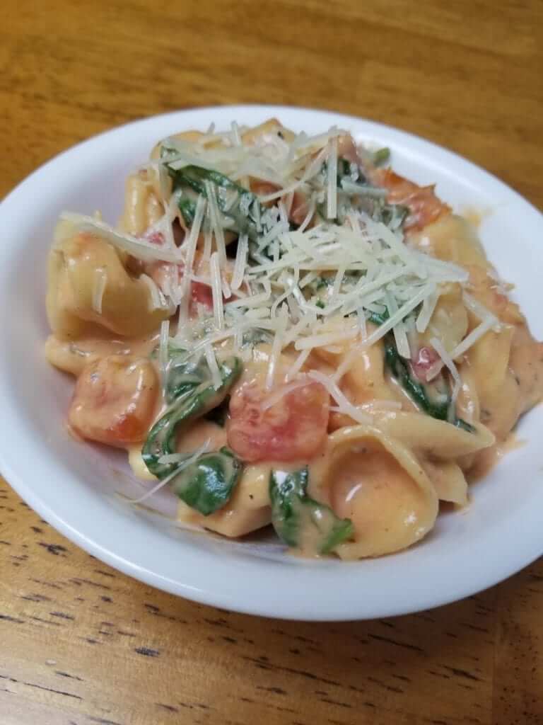 Cheesy Spinach and Tomato Tortellini