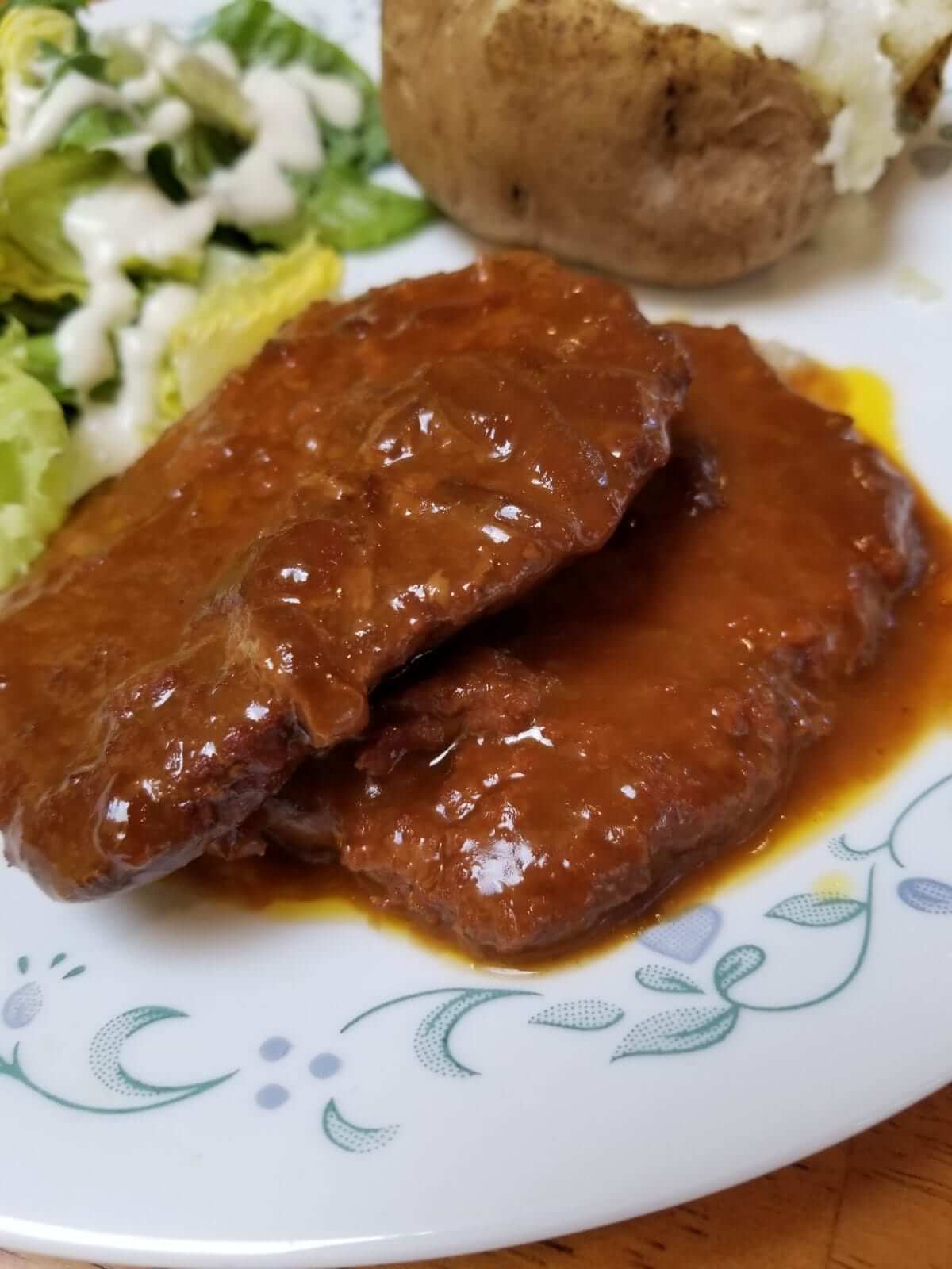 Easy Crockpot Cubed Steak - Lou Lou Girls