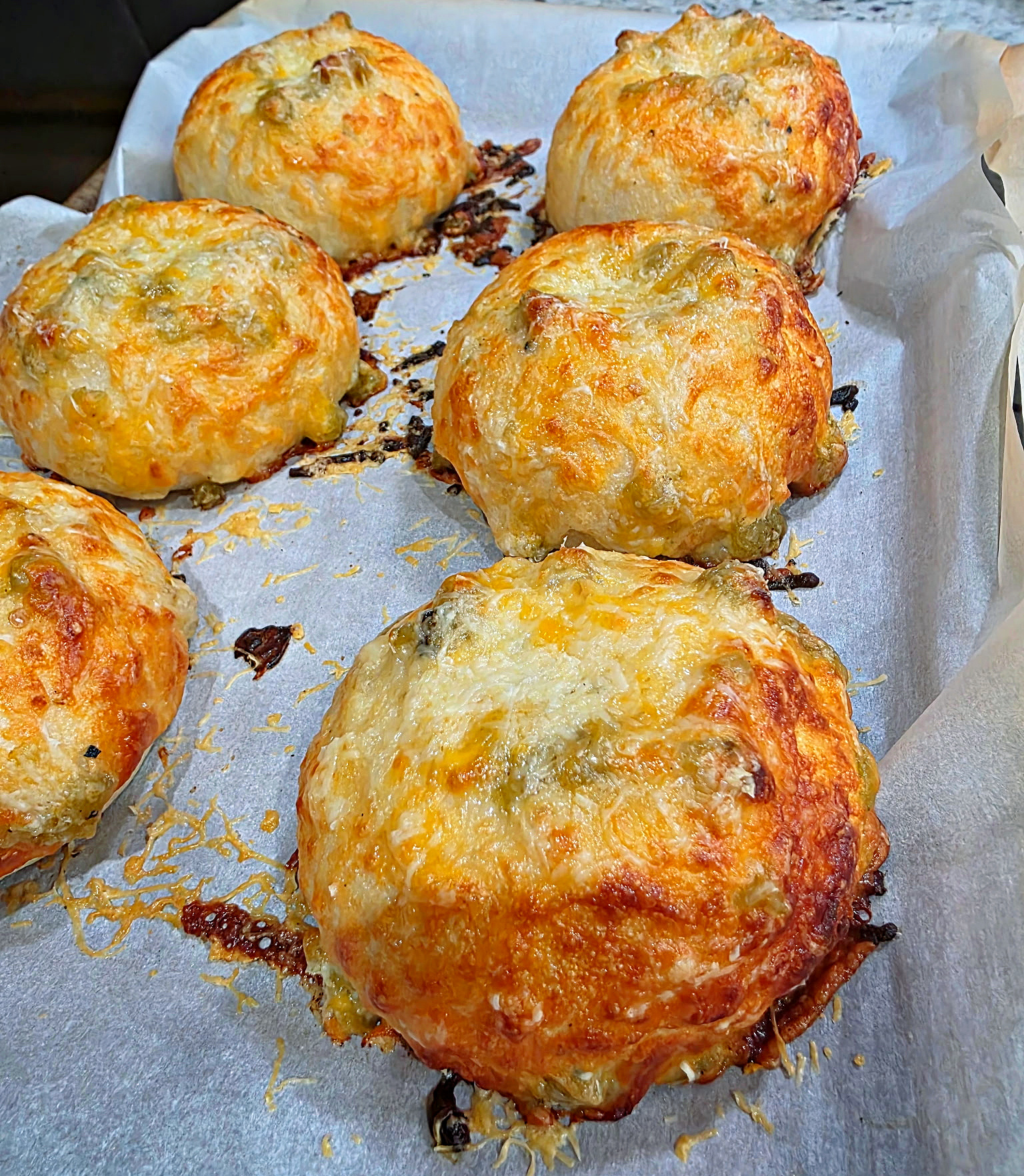 Green Chile Cheddar Bagels #GREENCHILE #CHEDDAR #BAGELS #BREAKFAST #RECIPE